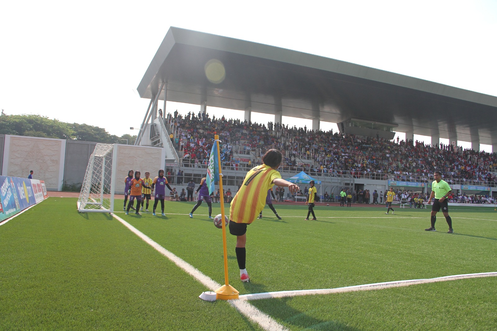 JADI ALTERNATIF: Penampakan Stadion Supper Soccer Arena, di Desa Rendeng Kudus yang digunakan untuk kompetisi sepak bola wanita usia dini. (GALIH ERLAMBANG W/ Radar Kudus)