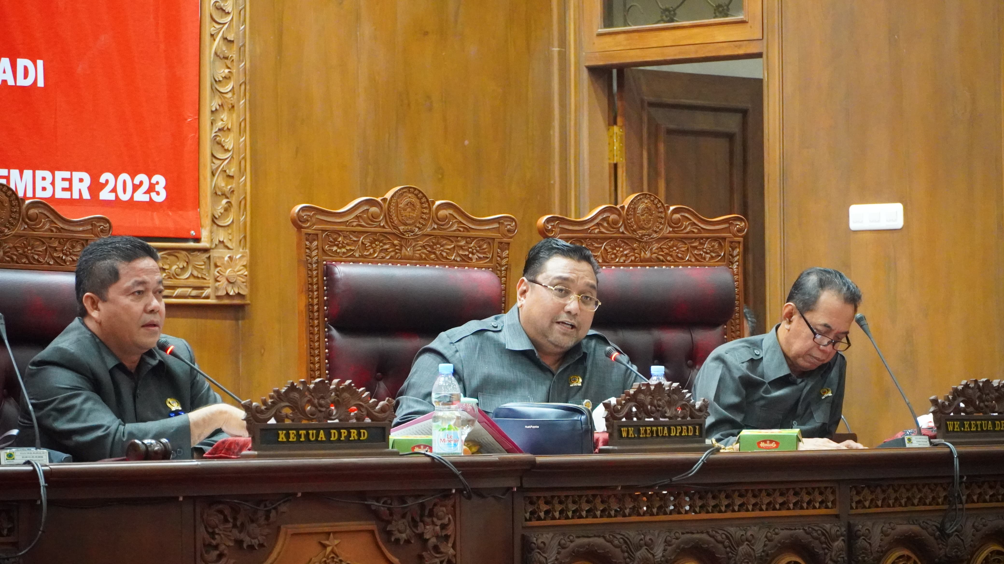 Wakil Ketua 1 DPRD Kabupaten Pati Joni Kurnianto (tengah).  (ACHMAD ULIL ALBAB/RADAR KUDUS)