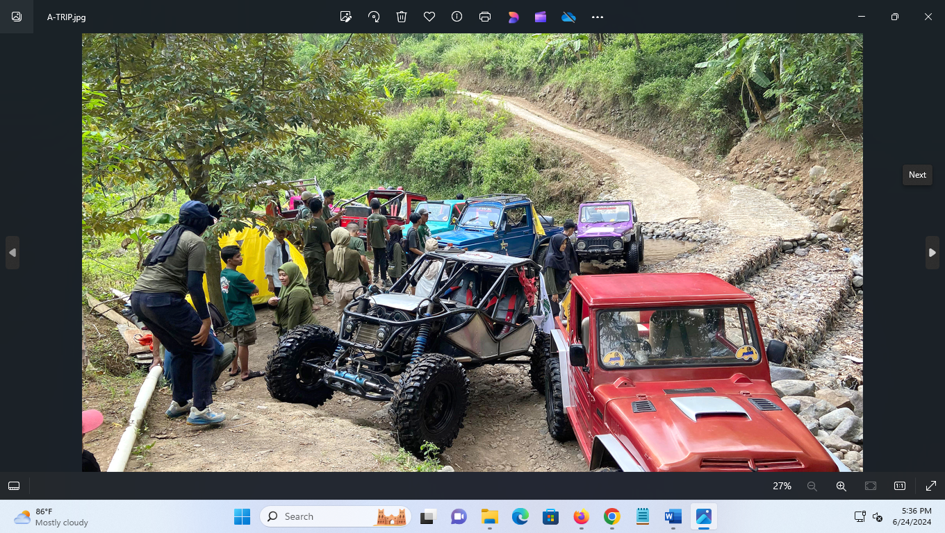 SERUUUU: Pelaku wisata menggunakan Jeep Adventure untuk ngetrip di wilayah Lereng Muria kemarin. (INDAH SUSANTI/RADAR KUDUS)
