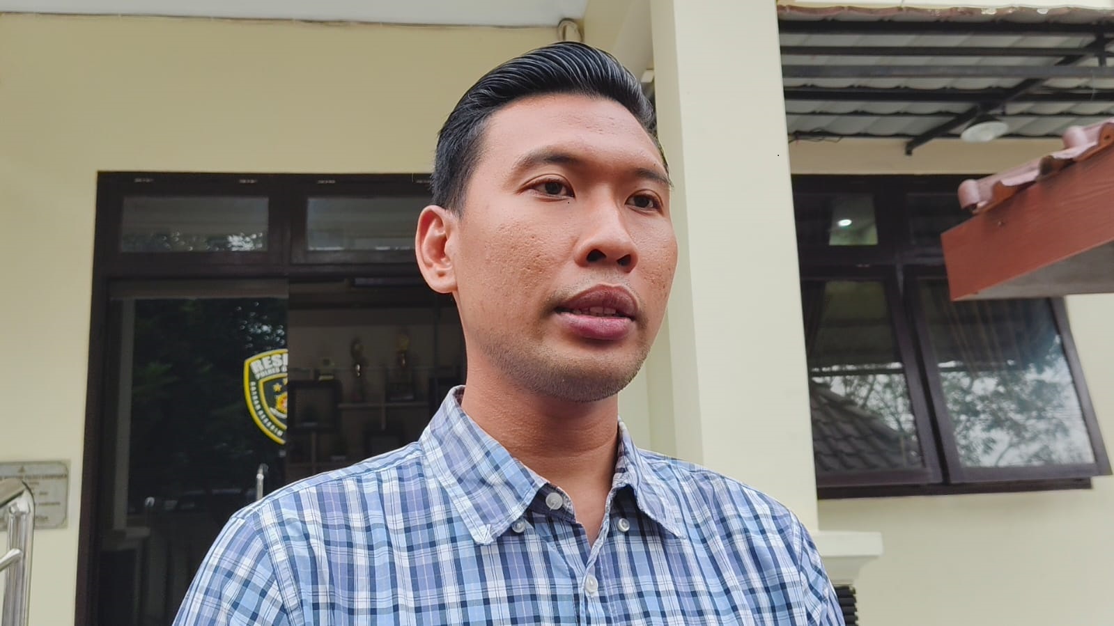 BERI KETERANGAN: Kasatreskrim Polres Grobogan, AKP Agung Joko Haryono. (SIROJUL MUNIR/RADAR KUDUS)