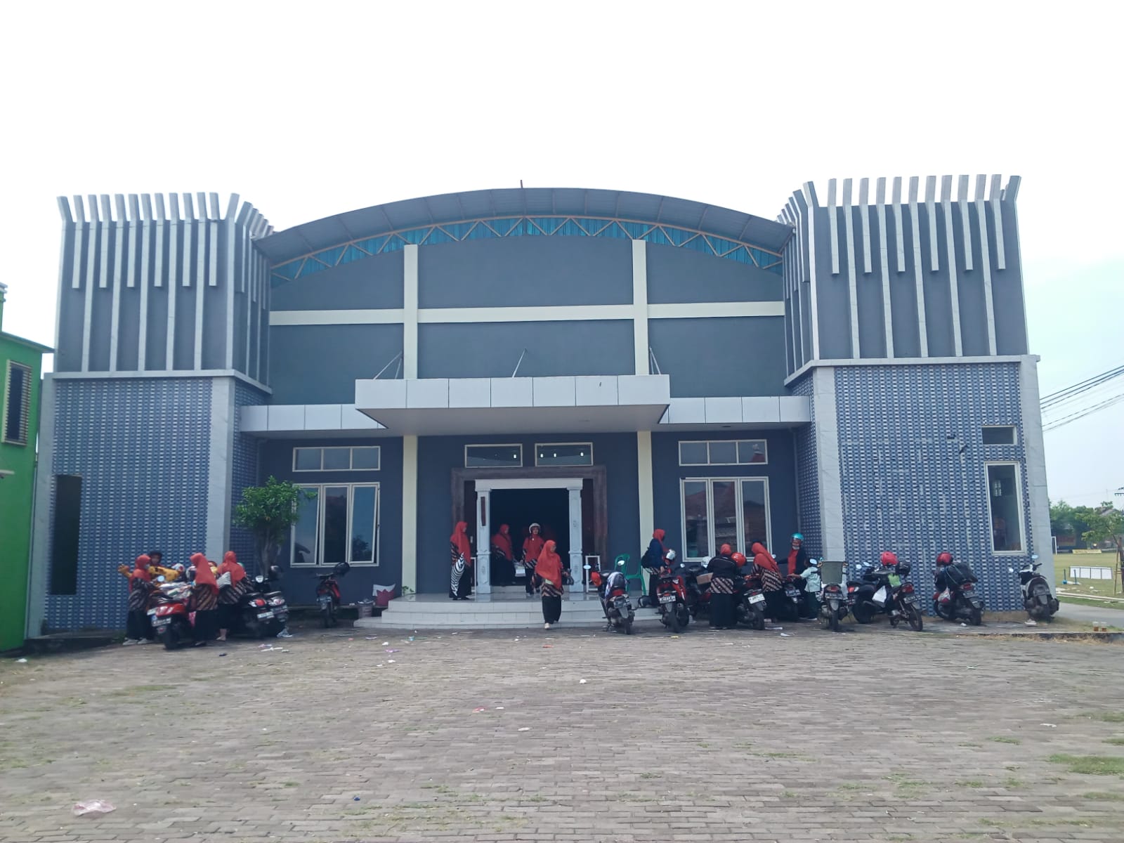 LENGKAP : Gedung serba guna di komplek Growong Lor Sport Center Juwana Pati. (SINARTO UNTUK RADAR KUDUS)