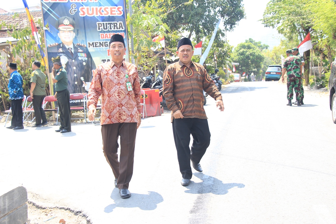 BANTUAN HUKUM: Bupati Rembang Abdul Hafidz bersama Ketua DPRD Supadi saat menghadiri kegiatan pemerintahan. (VACHRI RYNALDI / RADAR KUDUS)   &nbsp;