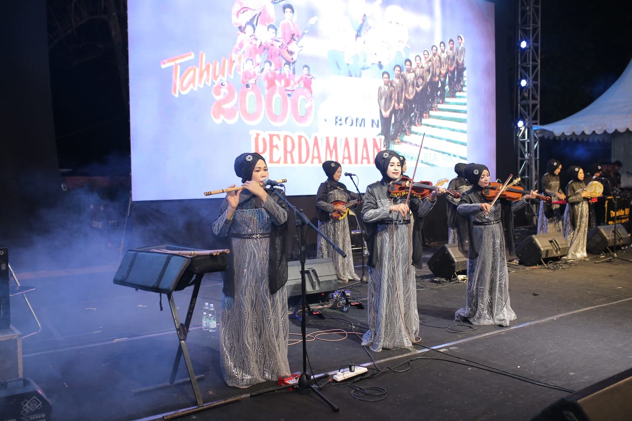 NOSTALGIA: Penampilan grup musik legendaris Nasidaria Semarang dalam Mathole Fest di Kampus Ipmafa Pati.
