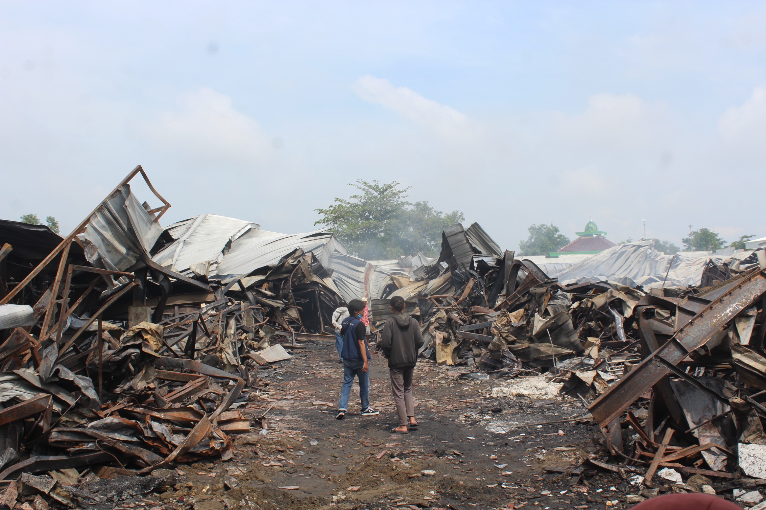 DIBERSIHKAN: Bangunan Pasar Ngawen bekas terbakar Januari lalu berhasil dilelang. ARIF FAKHRIAN KHALIM/RADAR KUDUS