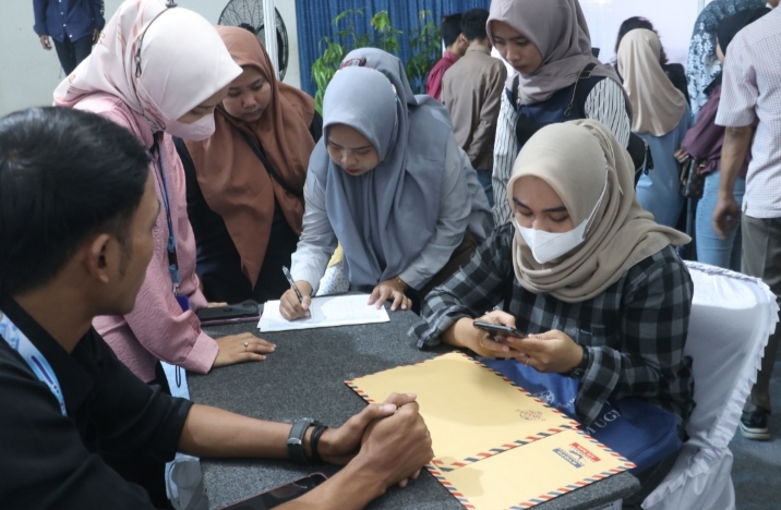 Sistem Digital Bantu Pencari Kerja Temukan Pekerjaan. DONNY SETYAWAN/ RADAR KUDUS