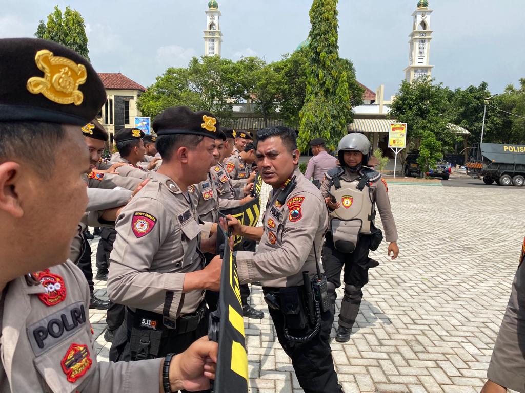 DIAMANKAN: Personel Polresta Pati berkumpul di Halaman Mapolresta setempat belum lama ini.