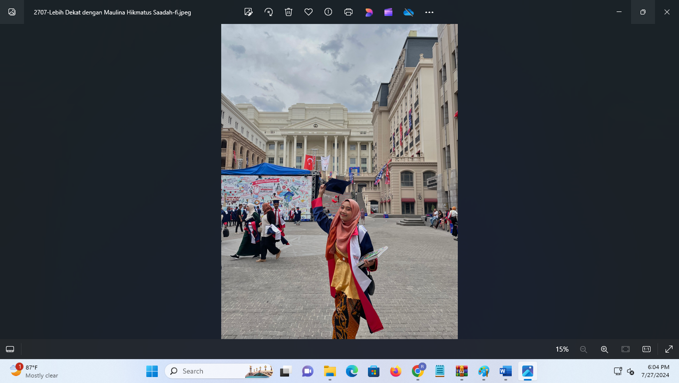 MEMBANGGAKAN: Maulina Hikmatus Saadah berhasil lulus dari jurusan jurnalistik fakultas komunikasi di Selcuk University pada 2023 lalu.