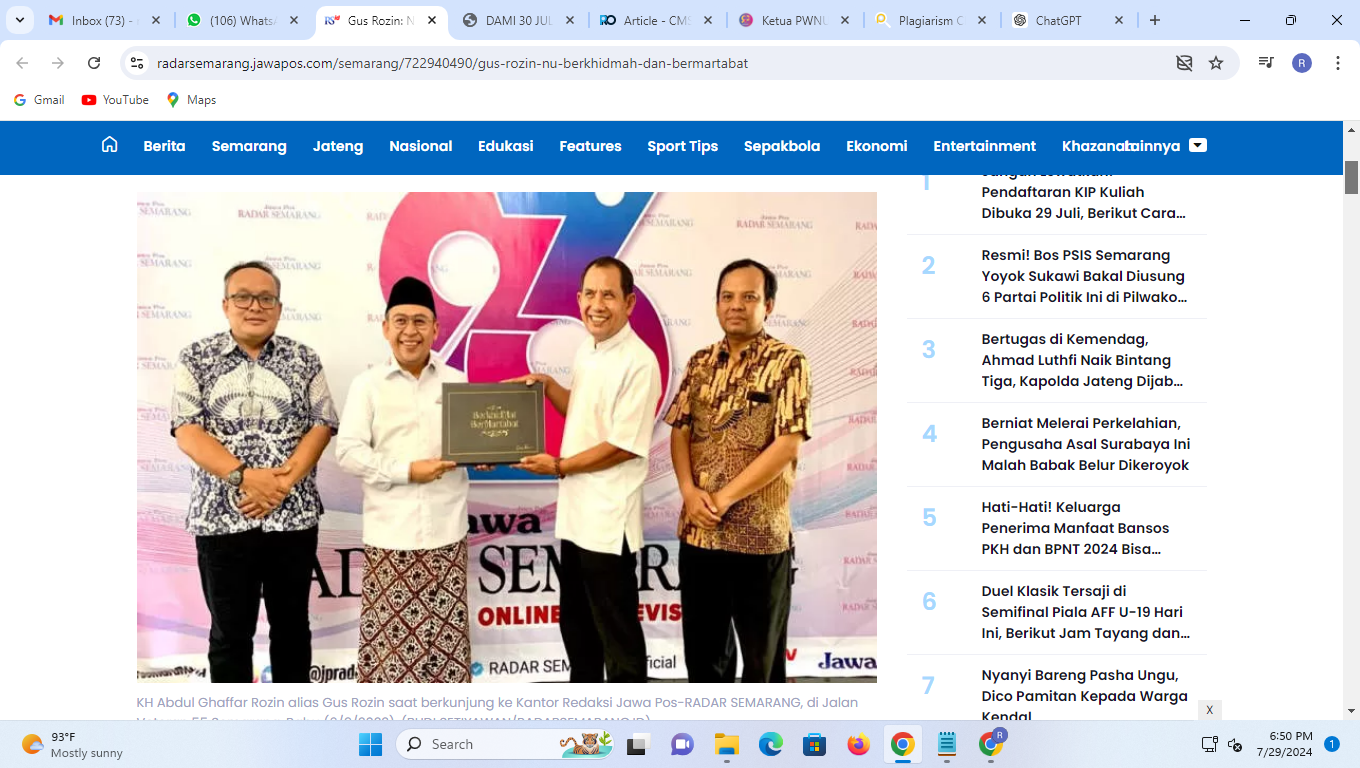 BAKAL DILANTIK : Ketua PWNU Jateng Gus Rozin disambut Direktur Baehaqi saat berkunjug ke Jawa Pos Radar Semarang.  Gus Rozin bakal dilantik PBNU pada 3 Agustus mendatang di Unisula Semarang.