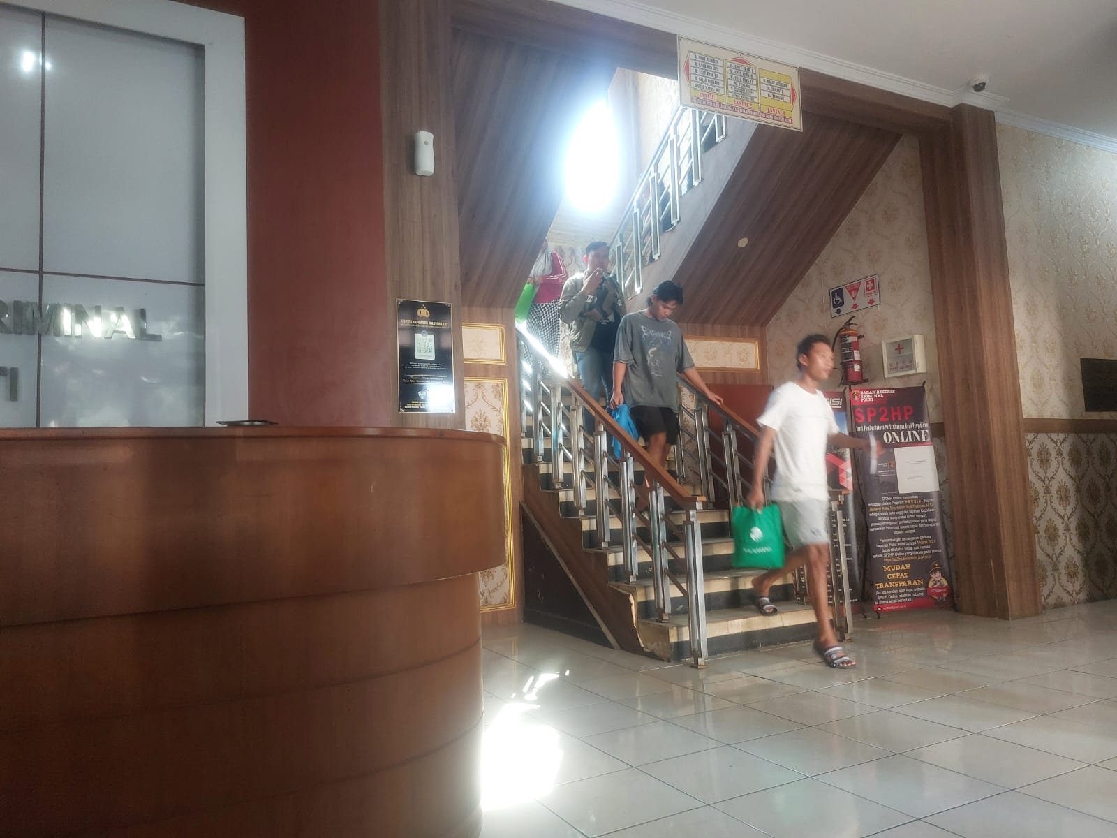 ANDRE FAIDHIL FALAH/RADAR KUDUS  DIPERIKSA: Remaja yang terlibat duel diperiksa di Satreskrim Polresta Pati (30/7).