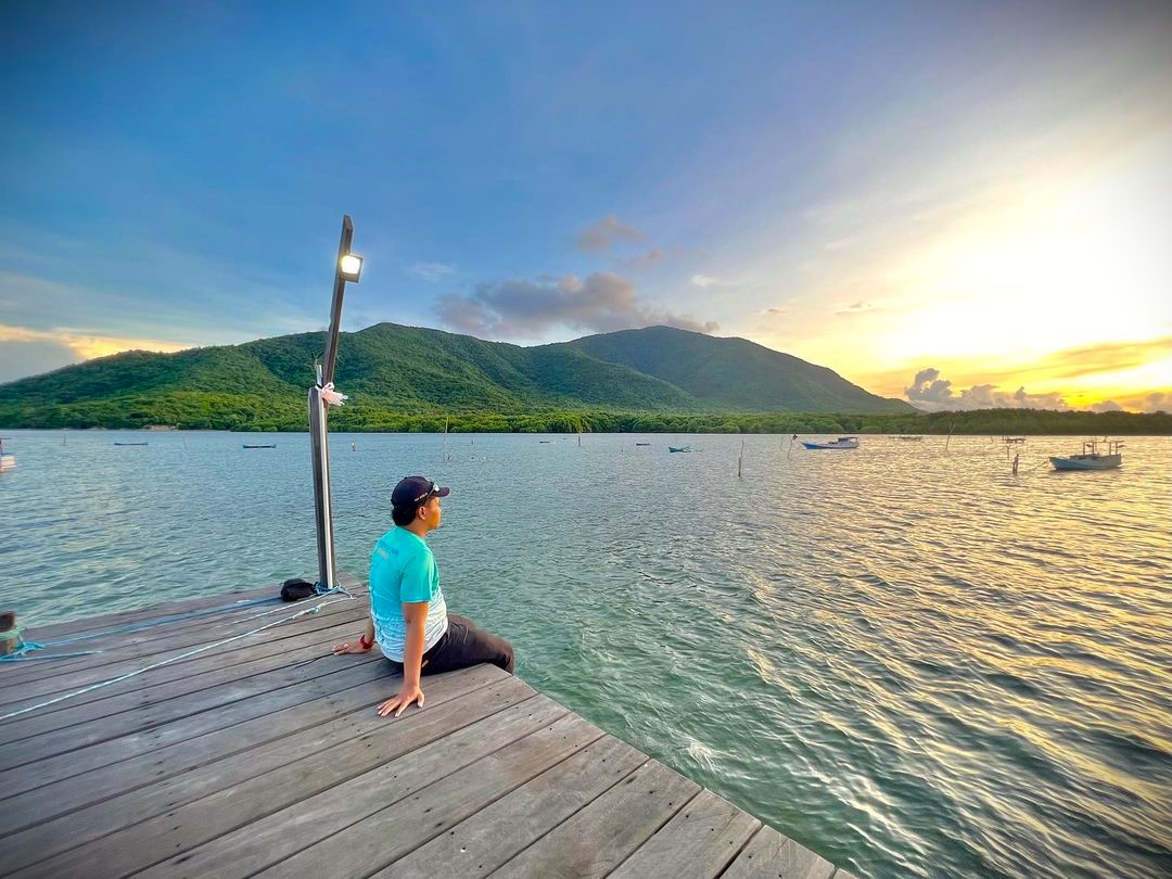 SERU : Senja di Ujung Pulau Kemujan Karimunjawa Jepara. (INSTAGRAM NURBURHAN_KARIMUNJAWAEXPLORE)