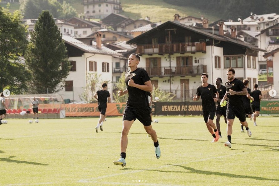 GACOR: Jay Idzes tengah berlatih di Belanda. (sumber: IG Jay Idzes)