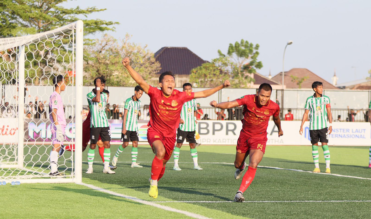 SIAP TERBANG: Selebrasi pemain Persipa Pati merayakan gol saat laga musim lalu. Musim ini, Persipa mendapat sponsor utama dari PSF Group. (OFFICIAL PERSIPA UNTUK RADARPATI.ID)