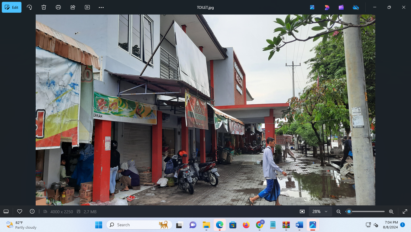 PERDAGANGAN: Aktivitas di salah satu pasar milik Pemkab Grobogan. (INTAN MAYLANI SABRINA/RADAR KUDUS)