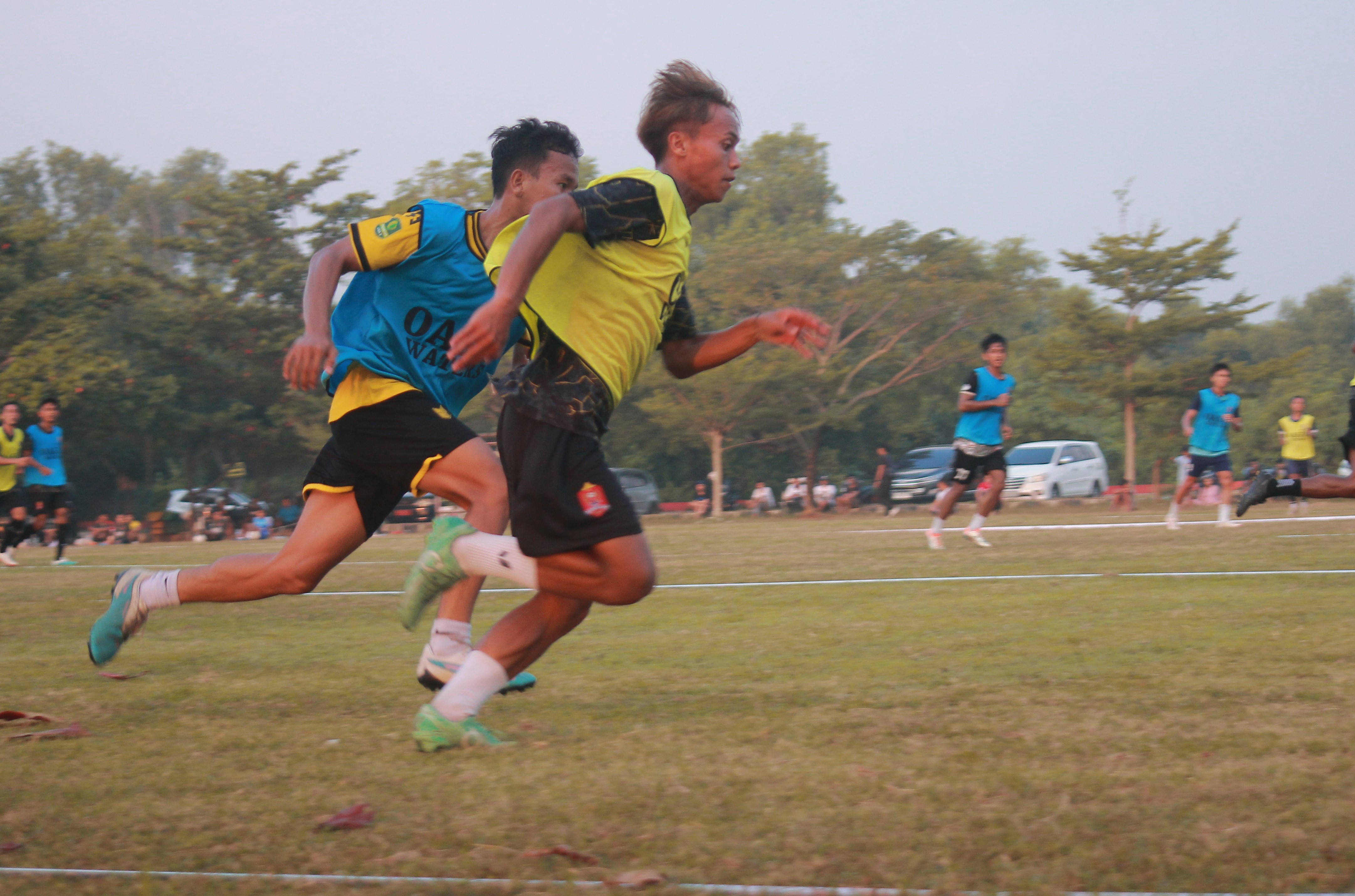 SPARTAN: Para penggawa Persijap beradu lari dalam latihan yang digelar belum lama ini. (MOH. NUR SYAHRI MUHARROM/RADAR KUDUS)