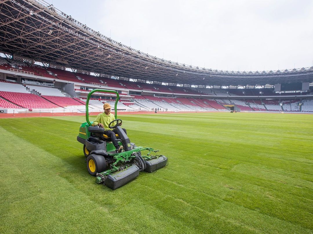 HIJAU: Kondisi rumput di Stadion Utama Gelora Bung Karno, Jakarta. (Sumber: Love_GBK)