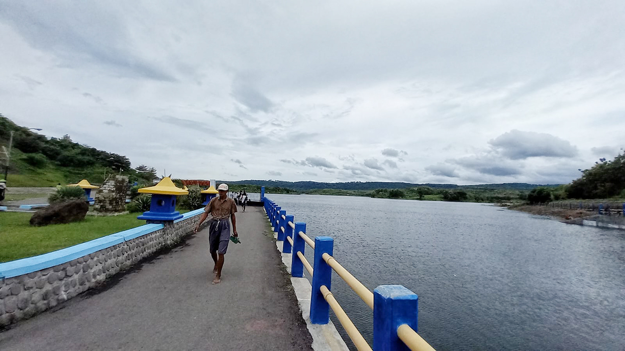 KROSCEK: Kondisi embung di Kabupaten Rembang. (VACHRI RINALDY L/RADARPATI.ID)