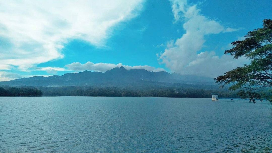 INDAH : Pemandangan Waduk Seloromo Gembong Pati yang indah. FOTO INSTAGRAM  (INSTAGRAM BAGUS.LB)