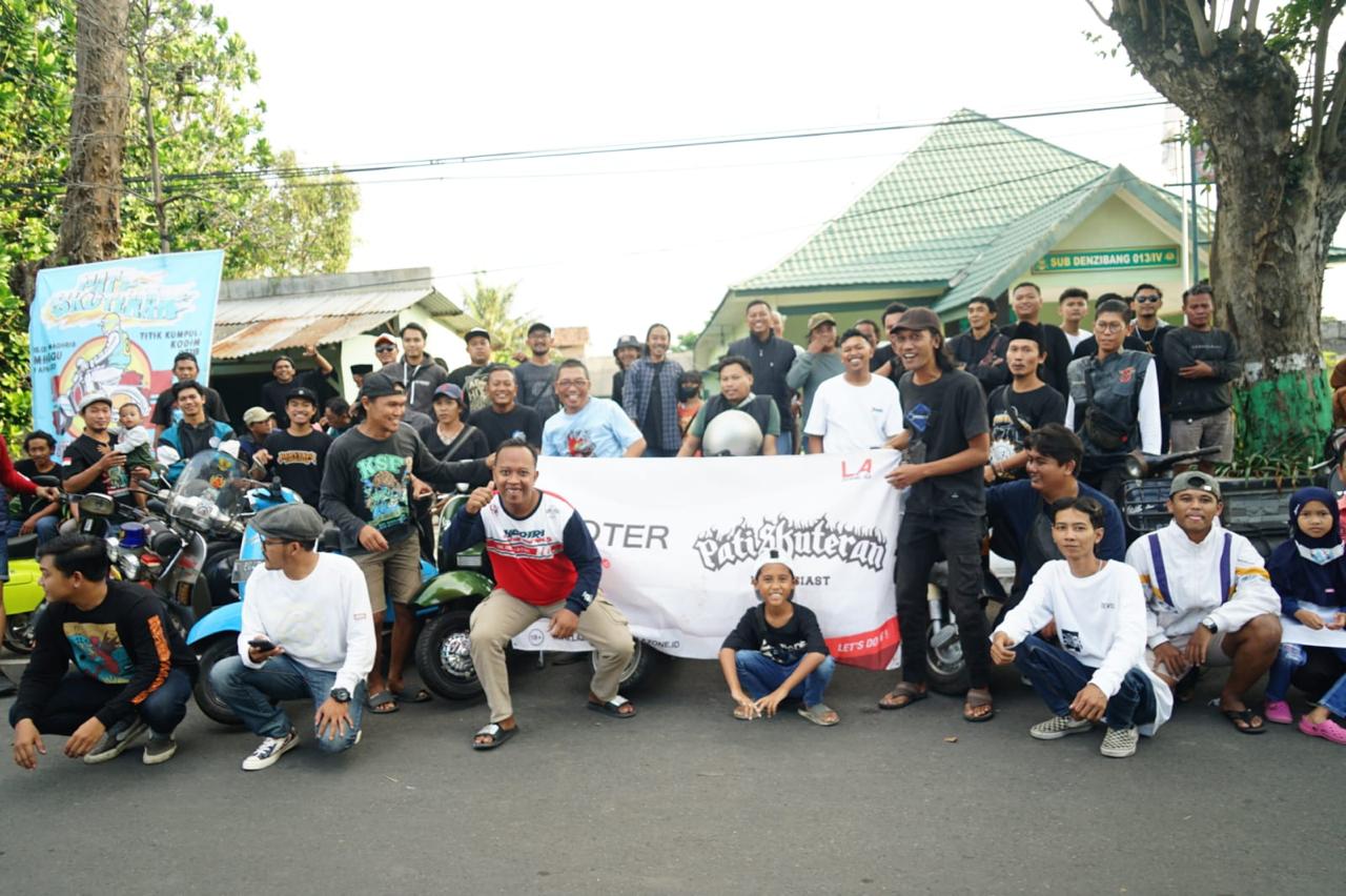 komunitas vespa Pati berkumpul berbagi takjil beberapa waktu lalu (istimewa)