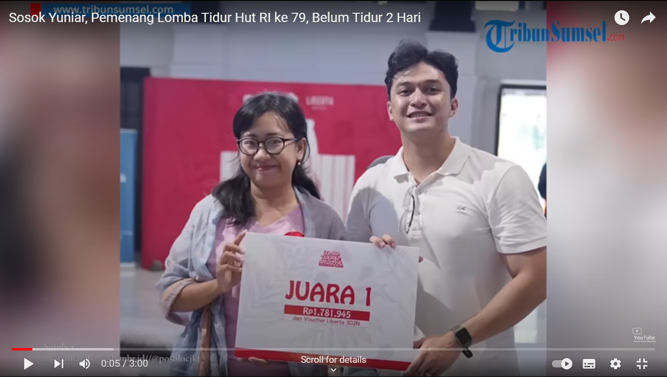 Yuniar Dwi Setianti pemenang lomba tidur nasional HUT RI di Pos Bloc, Jakarta,   Sabtu (17/8).