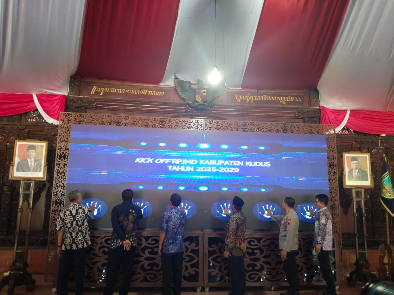 RAPAT: Organisasi Perangkat Daerah (OPD) mengikuti acara peluncuran Inovasi Mari Serempak di Pendapa Kabupaten Kudus beberapa waktu lalu. (SEKARWATI/RADARPATI.ID)