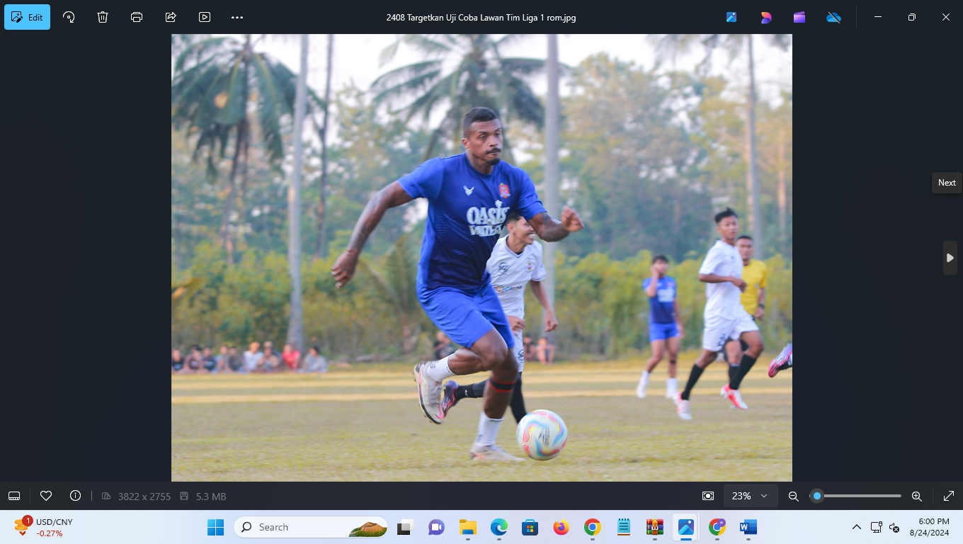SEMANGAT: Para penggawa Persijap Jepara mengikuti uji tanding dengan tim lokal belum lama ini. (MOH. NUR SYAHRI MUHARROM/RADAR PATI)