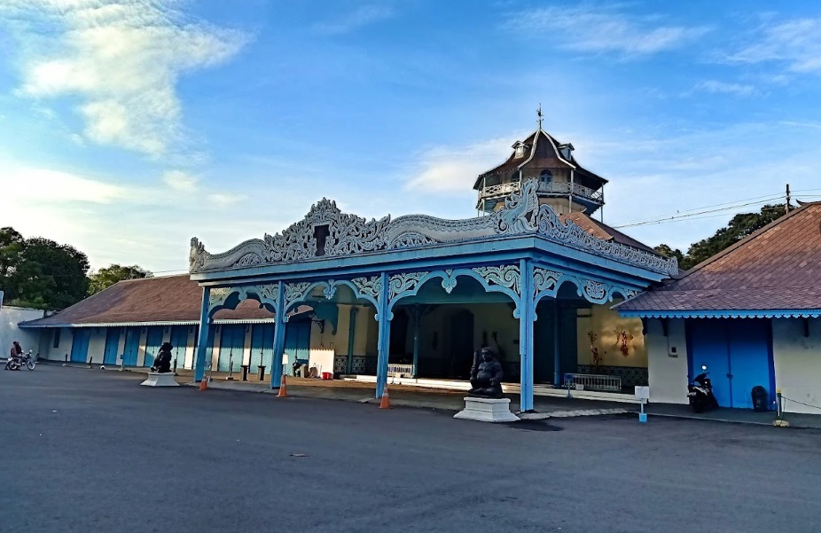 IKONIK : Keraton Surakarta Hadiningrat menjadi destinasi wisata sejarah yang wajib dikunjungi. (GOOGLE FOTO)