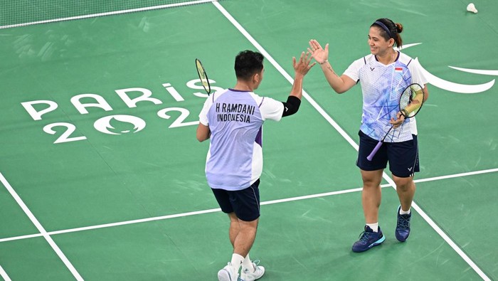 PASTIKAN EMAS: Pasangan ganda campuran Parabadminton Indonesia menciptakan all Indonesian Final di Pralimpiade Paris 2024. (dok NPC)