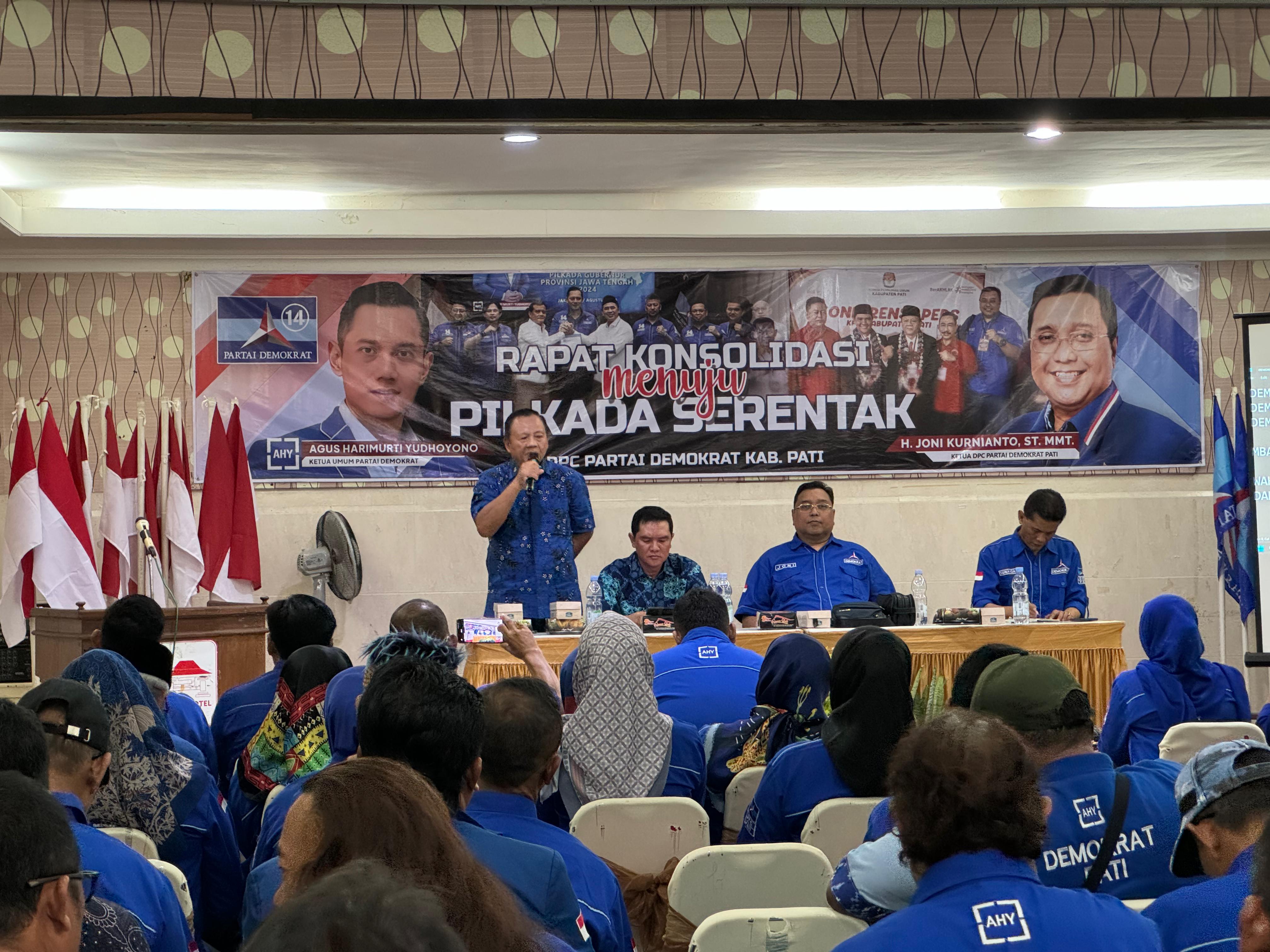 GERCEP : Pasangan Wahyu &ndash; Suharyono menghadiri sosialisasi dan konsolidasi Partai Demokrat di Pati Hotel. (ACHMAD ULIL ALBAB/RADAR PATI)