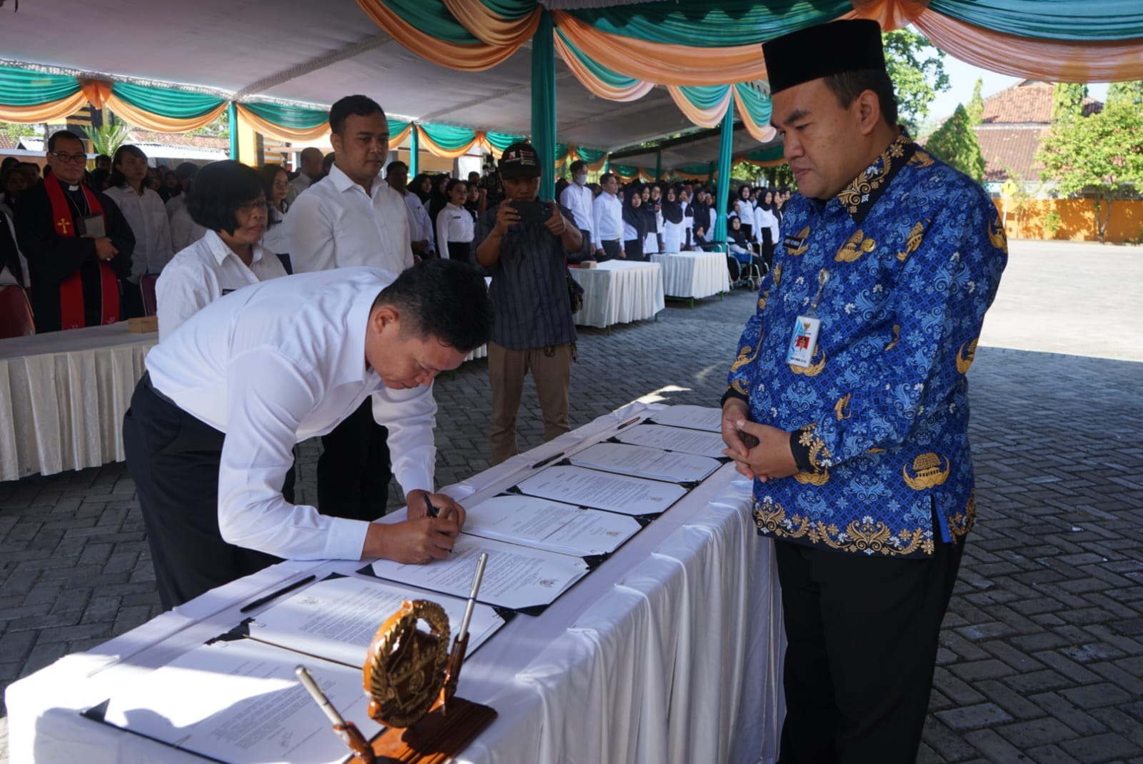 BERGEMBIRA: Pegawai pemerintah dengan perjanjian kerja (PPPK) saat dikukuhkan tahun lalu. HUMAS PEMKAB BLORA UNTUK RADARPATI.ID