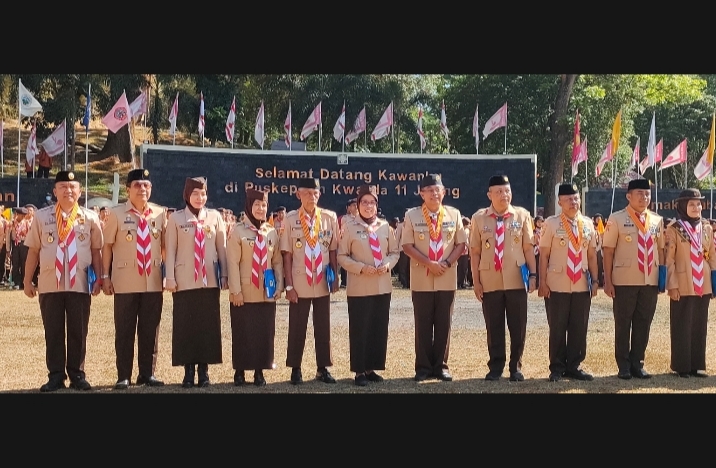 APRESIASI: Hasiroh Hafidz Ketua Kwartir Cabang Rembang (empat dari kiri) bersama Ketua Kwarcab dan Kamabicab lain di Jawa Tengah. HUMAS KWARCAB REMBANG UNTUK RADARPATI.ID
