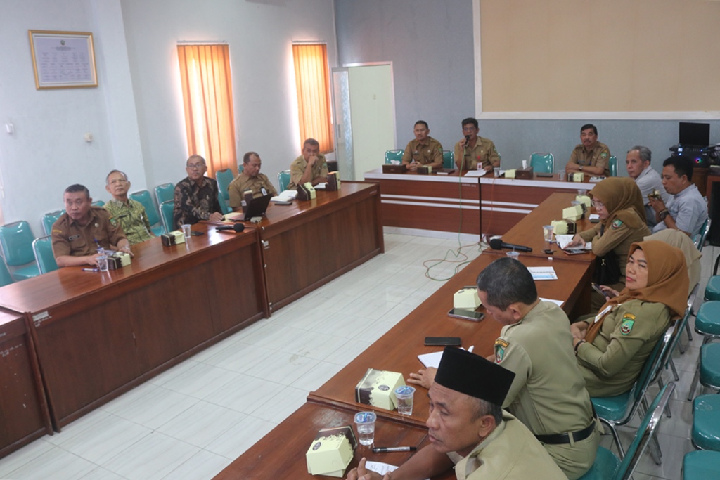 RAPAT:  Dinas Komunikasi dan Informatika saat dialog bersama stakeholder. DINKOMINFO UNTUK RADARPATI.ID