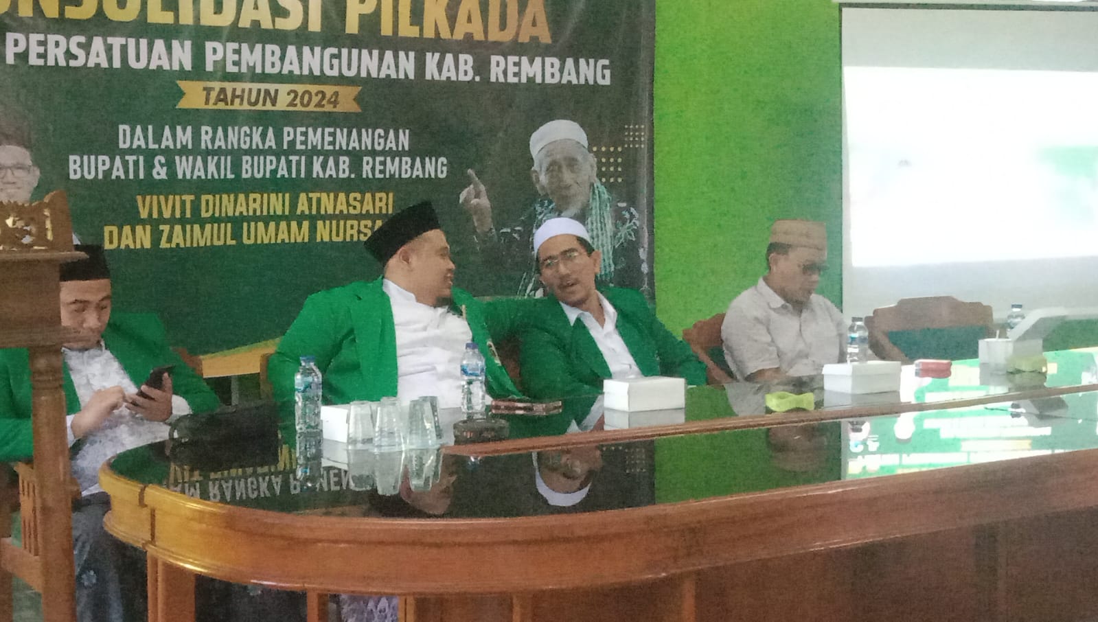 SIAP : DPC PPP Rembang memroyeksikan kemenangan Vivit - Umam di Pilkada Rembang sebesar 70 persen. (VACHRY R/RADAR KUDUS)