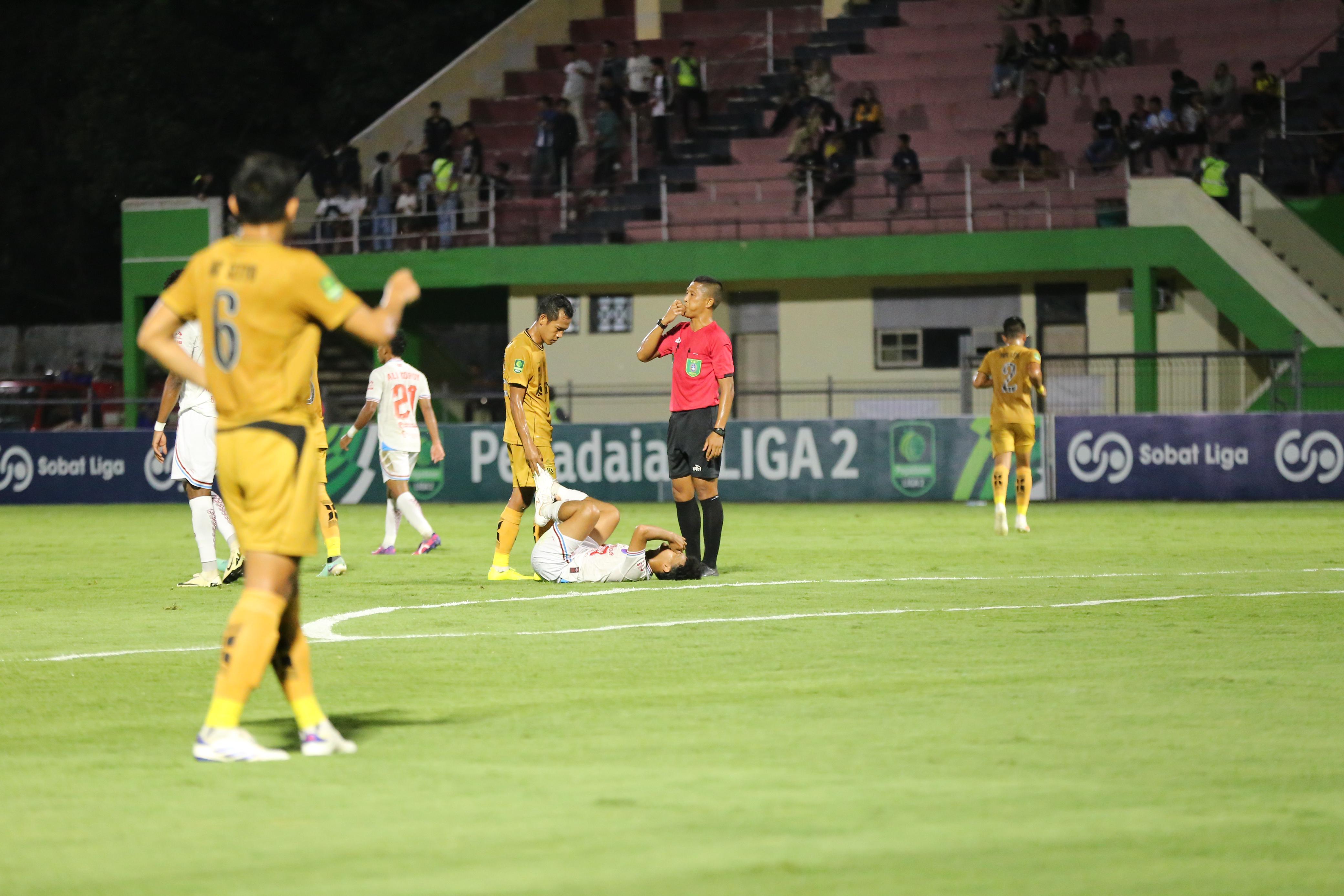 LEMAS : Persipa Pati gagal mencuri poin saat berhadapan dengan Bhayangkara FC di Stadion Tri Sanja Tegal, Minggu (8/9) malam kemarin. (PERSIPA PATI UNTUK RADAR KUDUS)