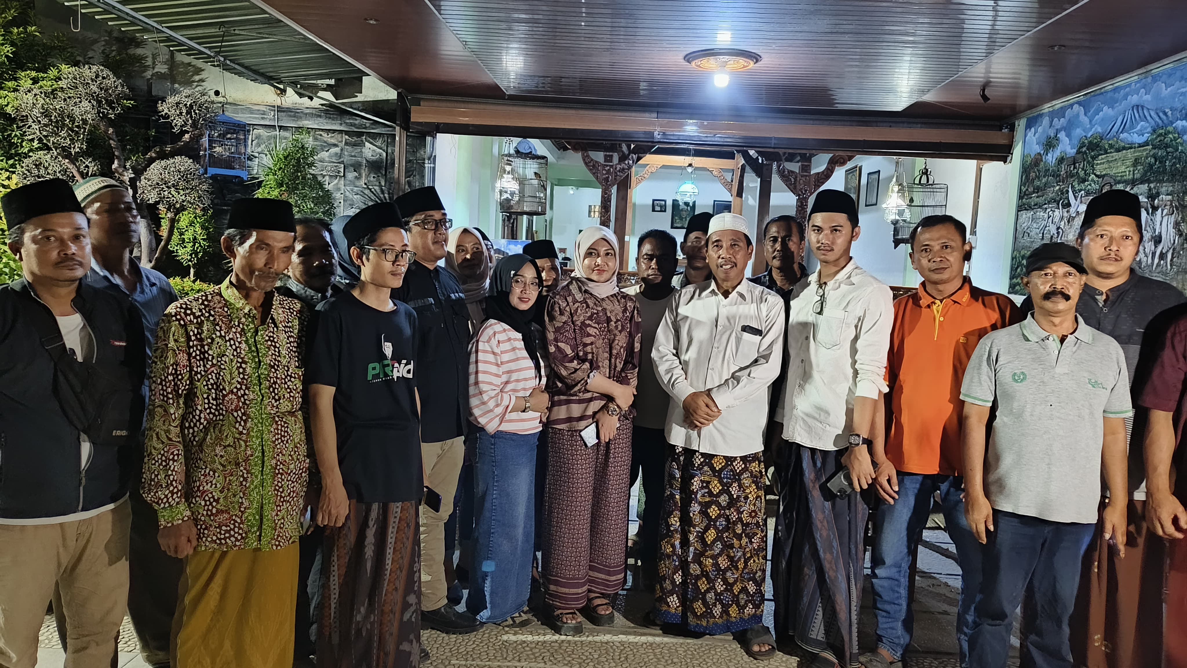 SIAP : Bupati Rembang Abdul Hafidz menegaskan relawannya akan satu komando mendukung pasangan Vivit - Umam di Pilkada Rembang 2024. (VACHRY R/ RADAR KUDUS)