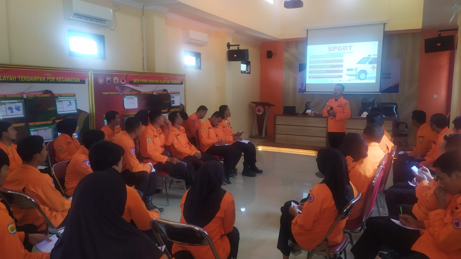 DILATIH: Sebanyak 30 anggota BPBD Grobogan mengikuti Pelatihan Medical First Responder (MFR) di Basarnas Semarang. BPBD Grobogan untuk RADARPATI.ID