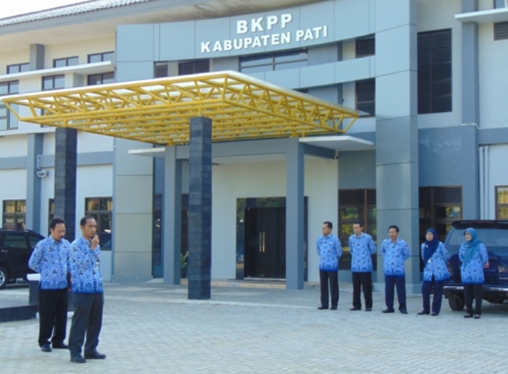 SOSIALISASI: Pegawai BKPP Pati berkumpul di halaman kantor setempat belum lama ini. BKPP UNTUK RADARPATI.ID