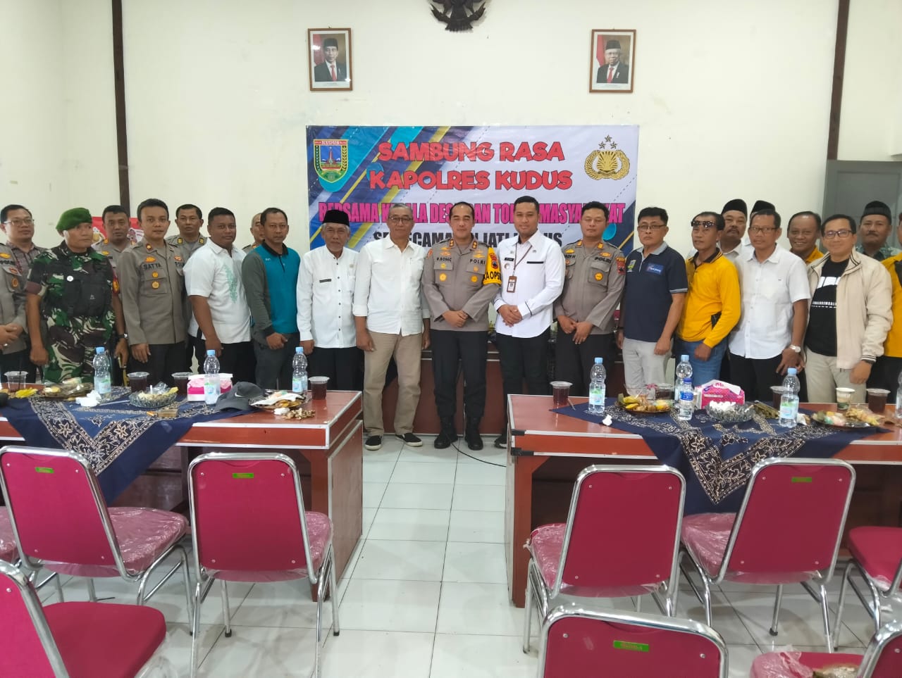 JAGA KONDUSIFITAS: Kapolres Kudus AKBP Ronni Bonic menggelar acara Sambung Rasa dan Cooling System bersama Tomas Kecamatan Jati. POLRES KUDUS UNTUK RADARPATI.ID