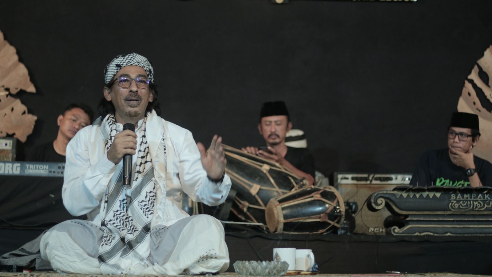 Pengasuh Suluk Maleman Anis Sholeh Baasyin. (DOK. RADAR KUDUS)