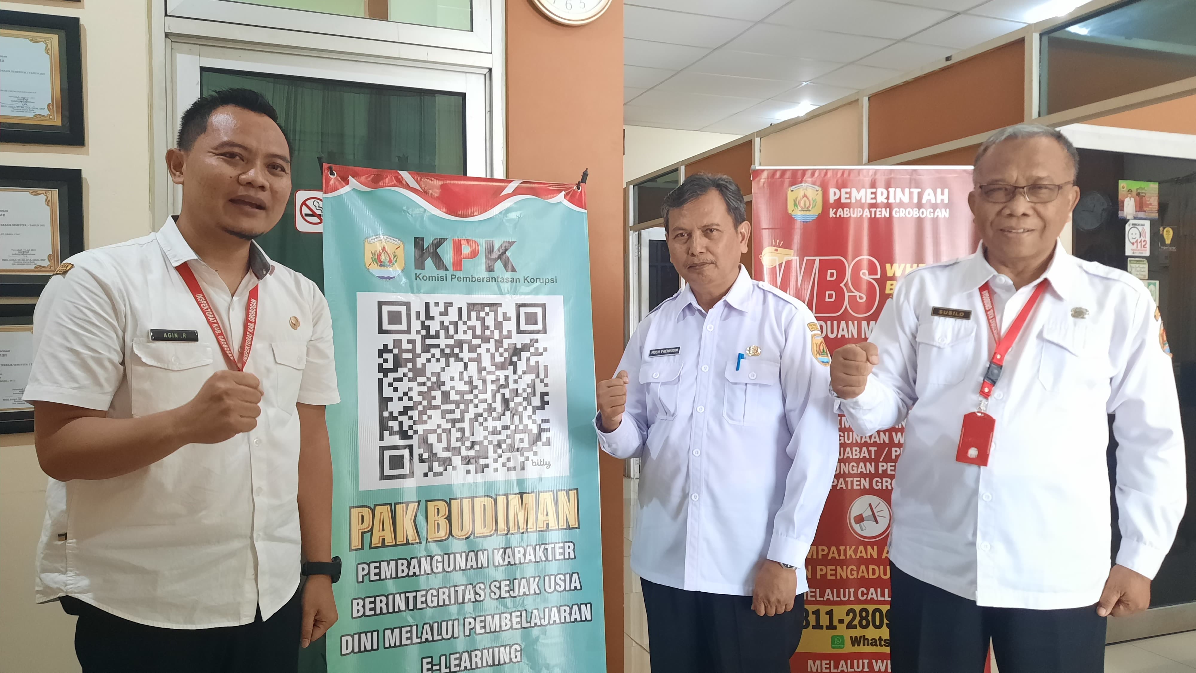 SOSIALISASI: Staf Ahli Bupati Grobogan Bidang Pemerintahan Hukum dan Politik Moch Fachrudin, Inspektur Kabupaten Grobogan Moch Susilo beserta Inspektur Pembantu Khusus. INTAN MAYLANI SABRINA/RADARPATI