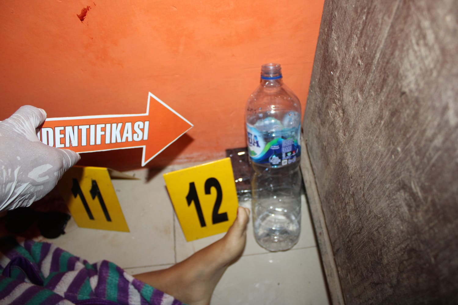 DIPERIKSA: Kepolisian mengolah TKP pembunuhan perempuan di Desa Ronggo, Jaken belum lama ini. HUMASRESTA PATI UNTUK RADARPATI.ID