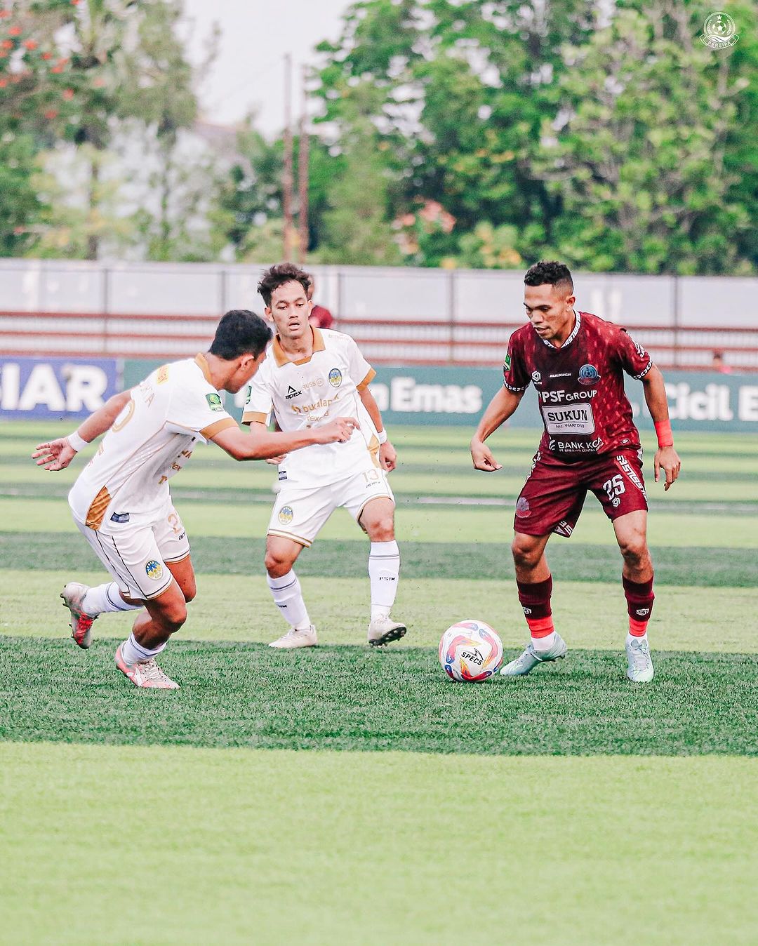 JANGAN PUAS: Pemain Persipa Pati Sadly Ahmad saat turun menghadapi PSIM Jogja (26/9) di Stadion Joyokusumo. PERSIPA PATI UNTUK RADARPATI.ID