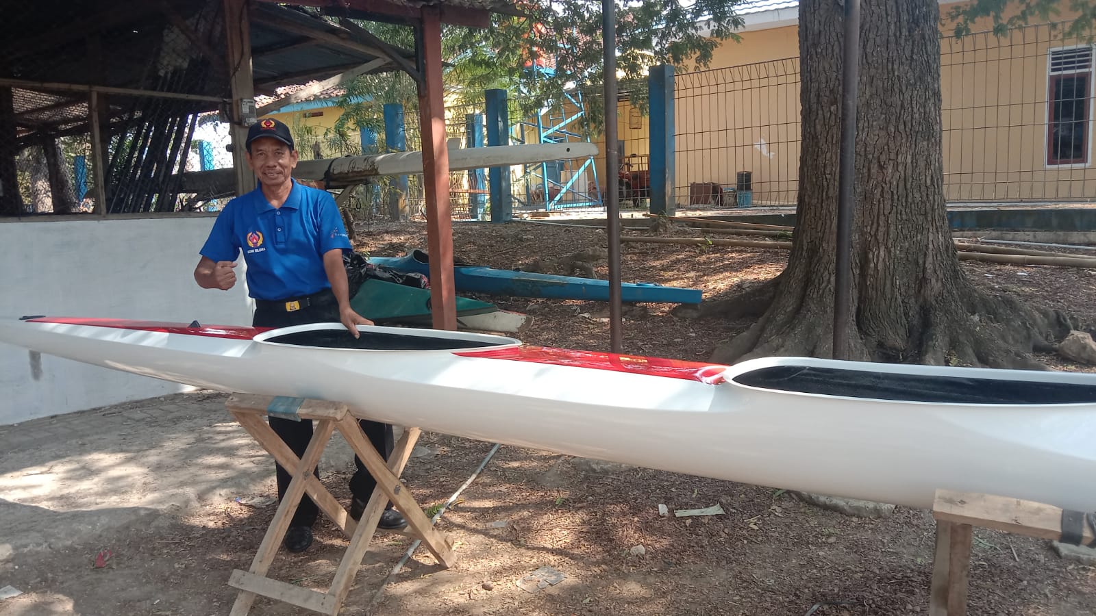 BANTUAN ALAT DAYUNG: Cabor dayung Blora baru saja menerima bantuan. Satu unit perahu dayung berstandar Internasional dari Kemenpora. KONI BLORA UNTUK RADARPATI.ID