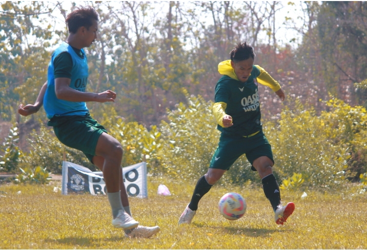 SIAP TEMPUR: Penggawa Persijap Jepara mengikuti latihan terakhir di Jepara sebelum berangkat ke Yogjakarta kemarin. MOH. NUR SYAHRI MUHARROM/RADARPATI.ID