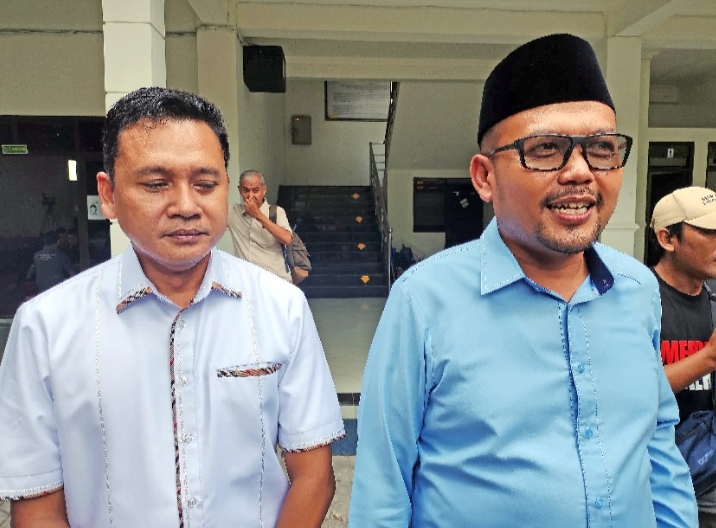 AMBIL SIKAP: Ketua DPC Partai Gerindra Kudus Sulistyo Utomo (kanan) memutuskan tidak menandatangani hak angket yang digulirkan 31 anggota DPRD Kudus. GALIH ERLAMBANG W/ RADARPATI.ID