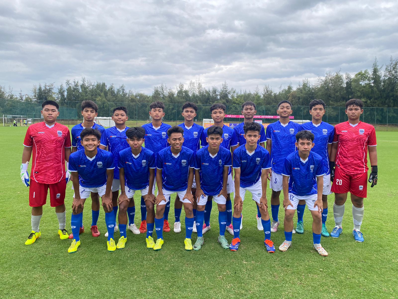 SIAP : Tim Persib U-16 yang berada di China untuk mengikuti turnamen sebanyak delapan pemain dari Akademi Persib Pati turut serta dalam tim. (AKADEMI PERSIB PATI )