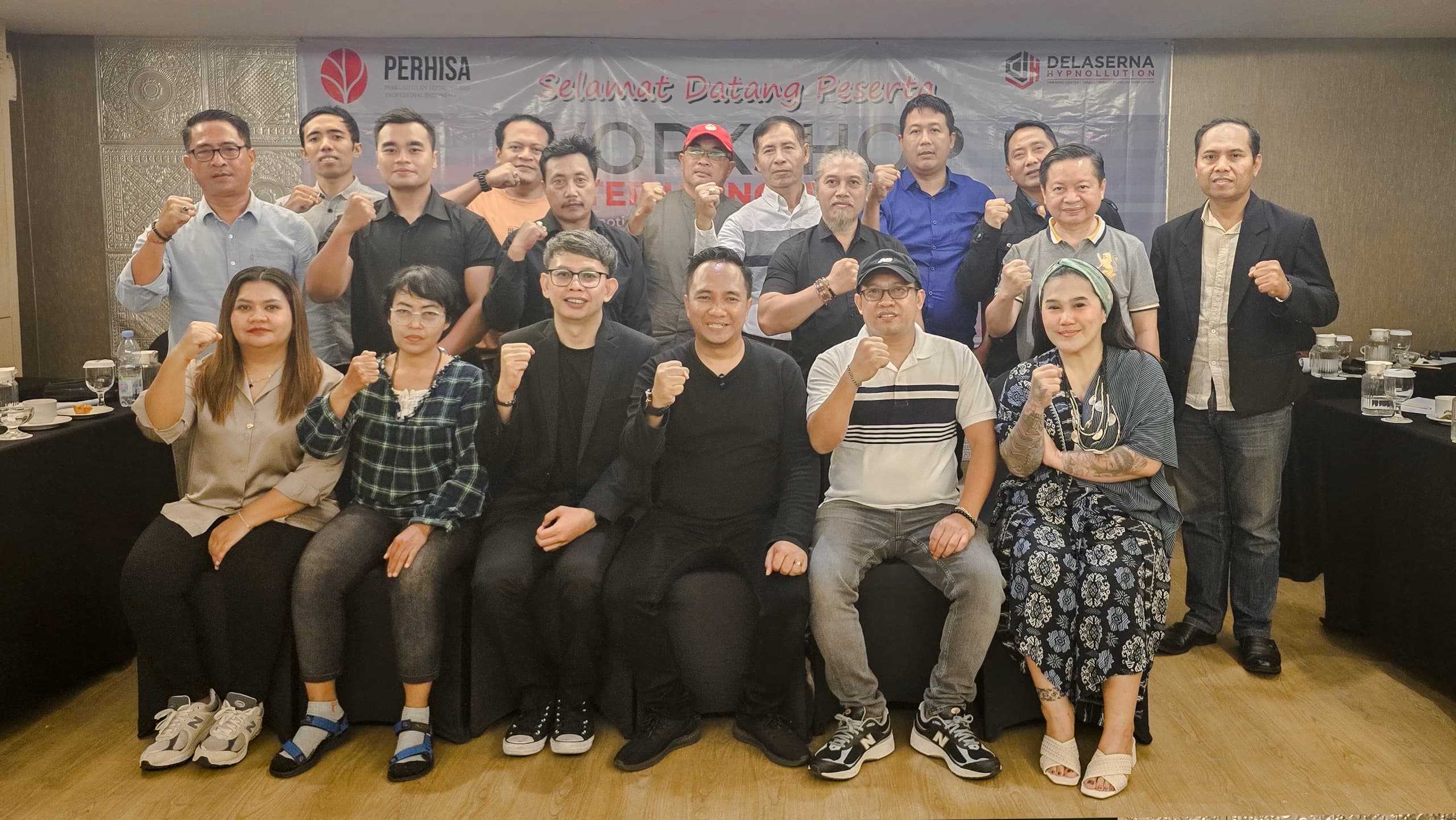 BARU : Roni De Laserna, pakar hipnosis sekaligus pendiri Delaserna Hypnollution saat mengadakan Workshop Master Hipnotis Halus di Bali. (DOKUMEN PRIBADI)