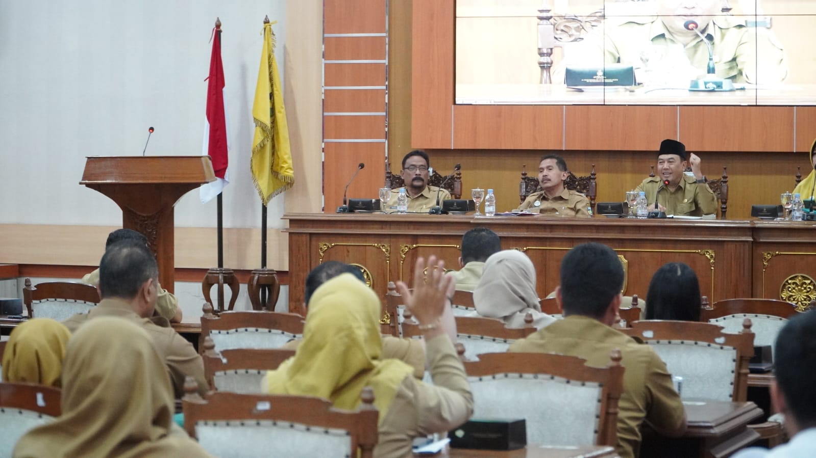 ANTUSIAS: Para aparatur pemerintah desa lakukan diskusi bersama Pj Bupati dan sekretaris daerah kemarin.