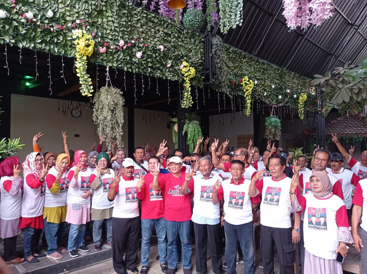 KOMPAK : Dukungan dari PP Polri Kabupaten Pati untuk paslon nomor urut 2 Wahyu - Suharyono di Pilkada Pati. (ACHMAD ULIL ALBAB/RADAR PATI)