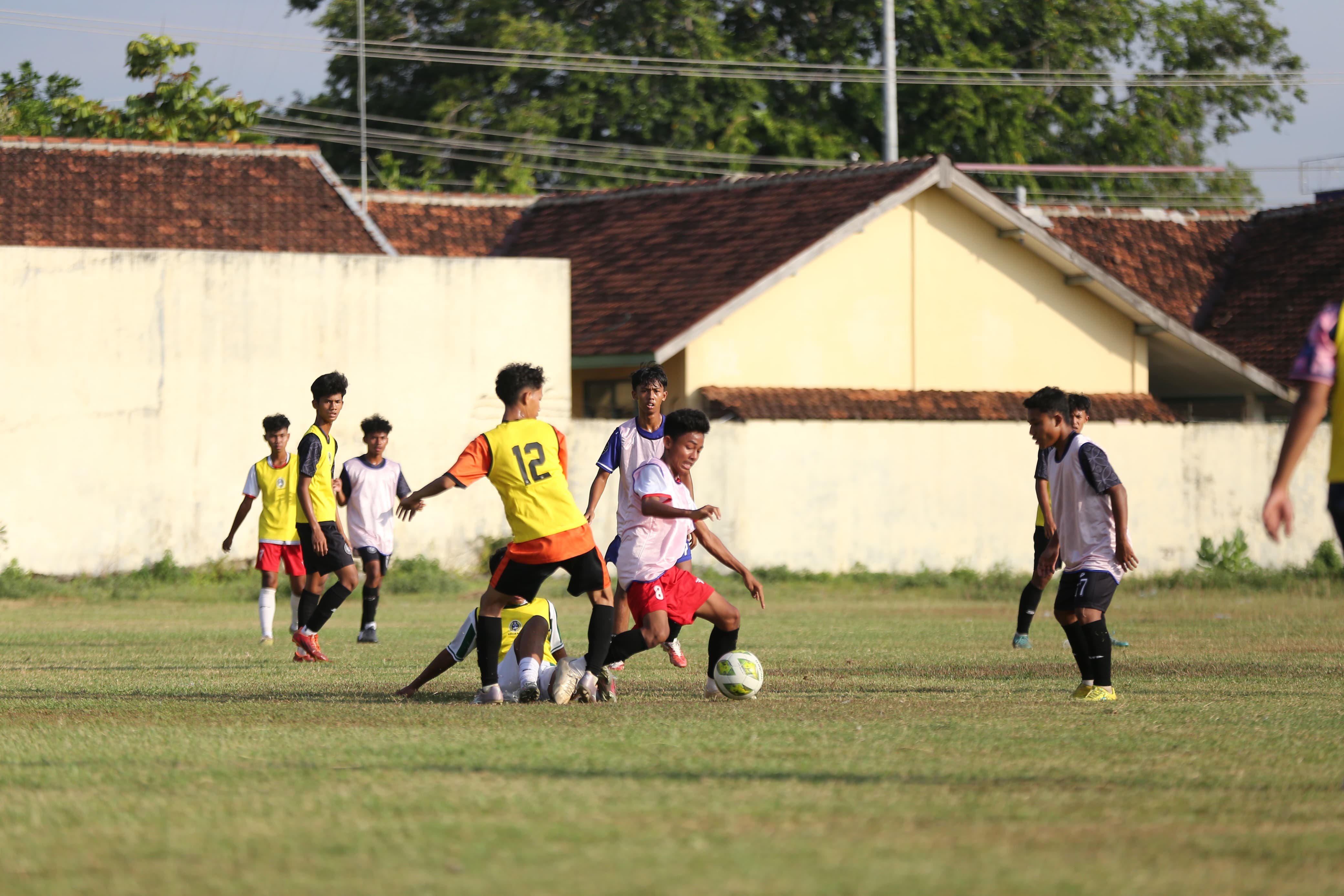 AKAR RUMPUT : Seleksi yang dilakukan tim Persipa Pati U-17 dalam menghadapi Piala Soeratin tahun 2024 melibatkan para siswa SSB di wilayah Pati dan sekitarnya. (PERSIPA UNTUK RADAR PATI)