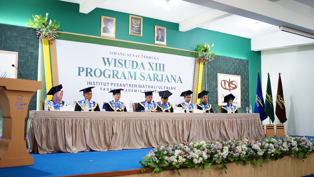 BEDA : Gelaran wisuda XIII IPMAFA Pati dengan pemberian ijazah kubro dan musalsal sebagai tradisi sanad masyayikh. (IPMAFA UNTUK RADAR PATI)